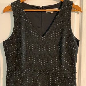 NWOT sleeveless dress with pockets!
